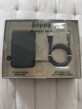 Poppy Power Trip 5000 Black Power Bank + Lightning Cable USB-A Lightening Cable